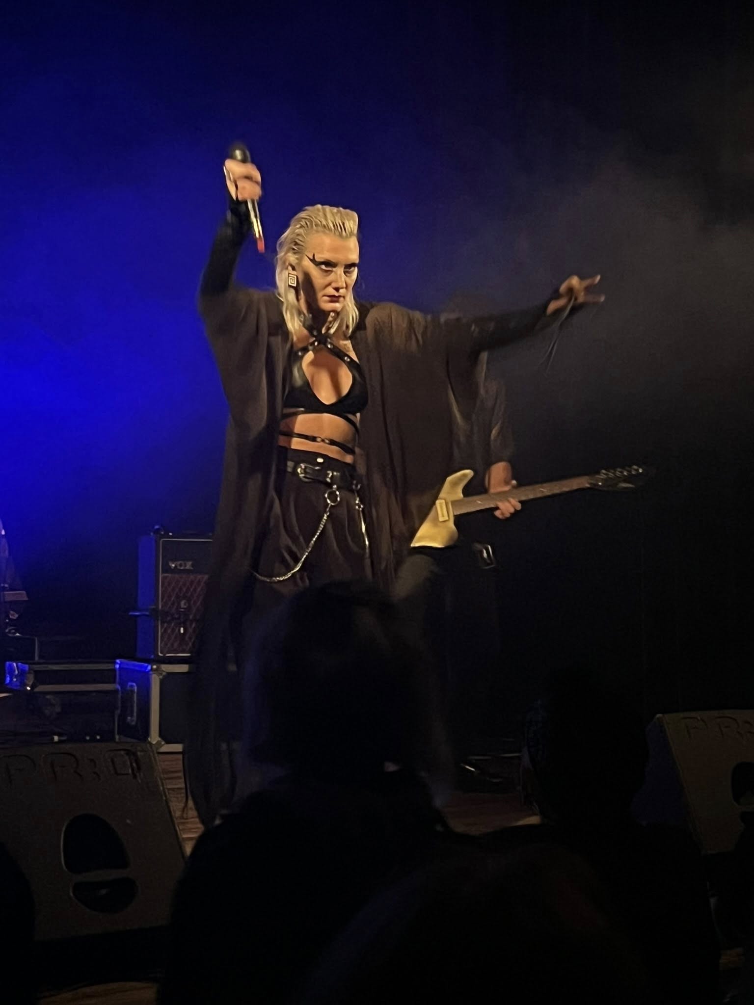Ductape en concert, duo turc de darkwave