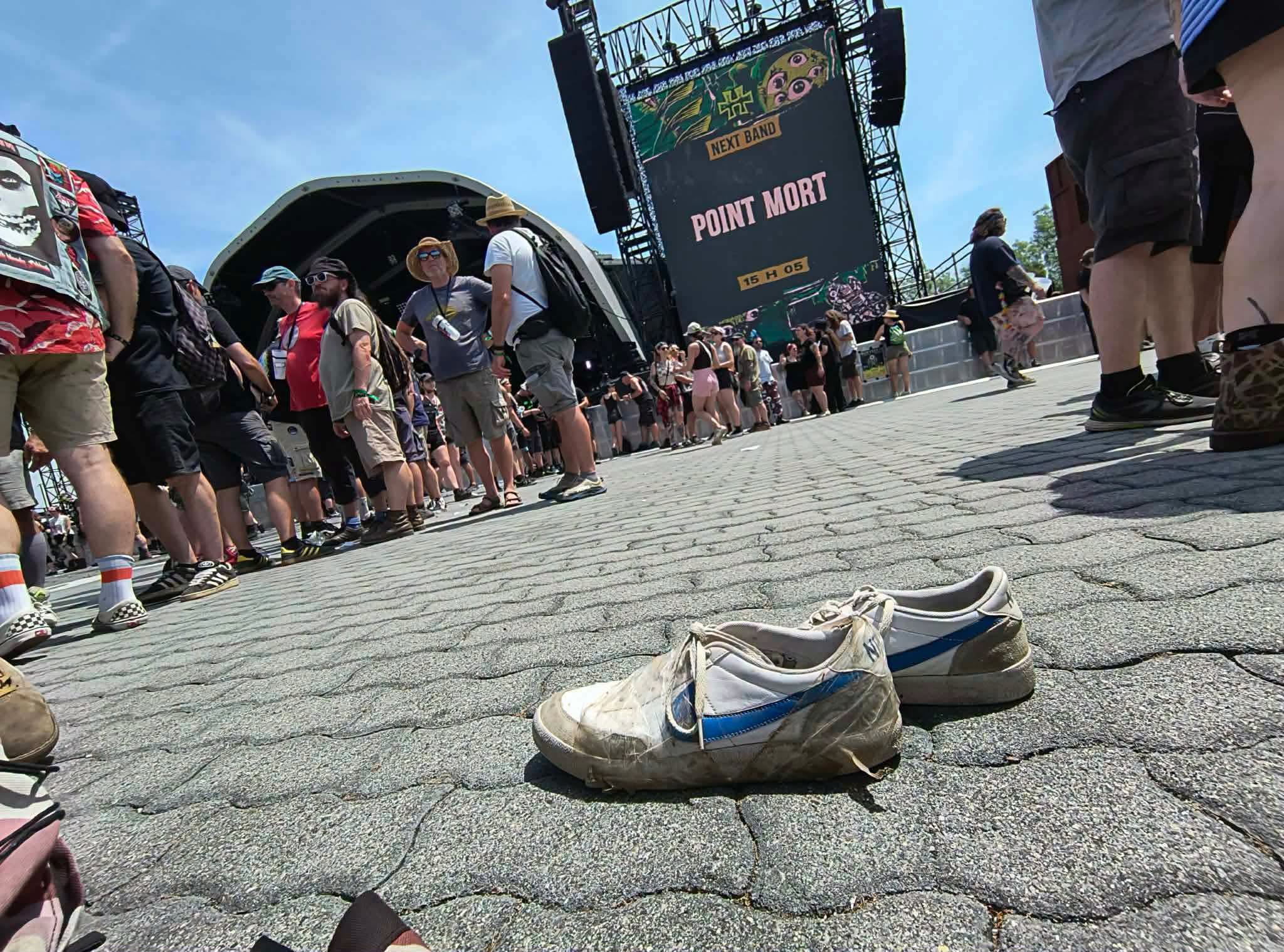 chassures oubliées au hellfest 2026