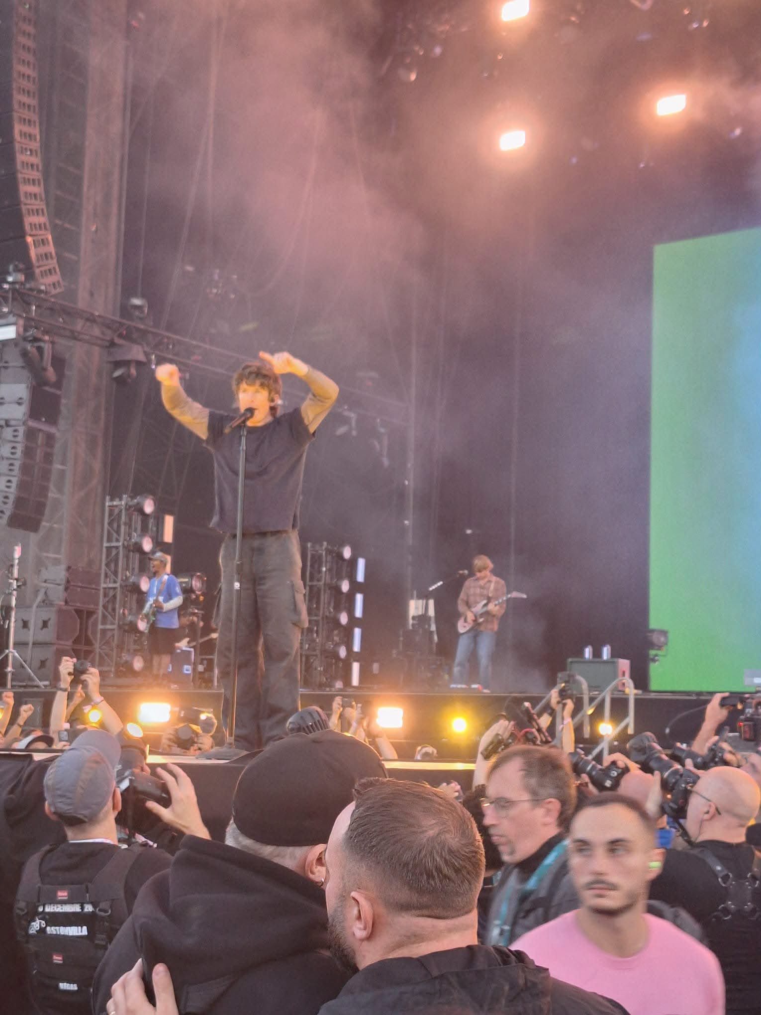 Turnstile en concert au Cabaret Vert 2026 devant une fosse en mouvement