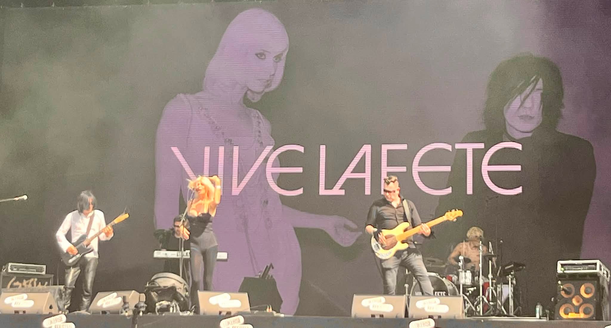 Vive La Fête en concert aux Lokerse Feesten 2026 avec Danny Mommens et Els Pynoo sur scène en Belgique.