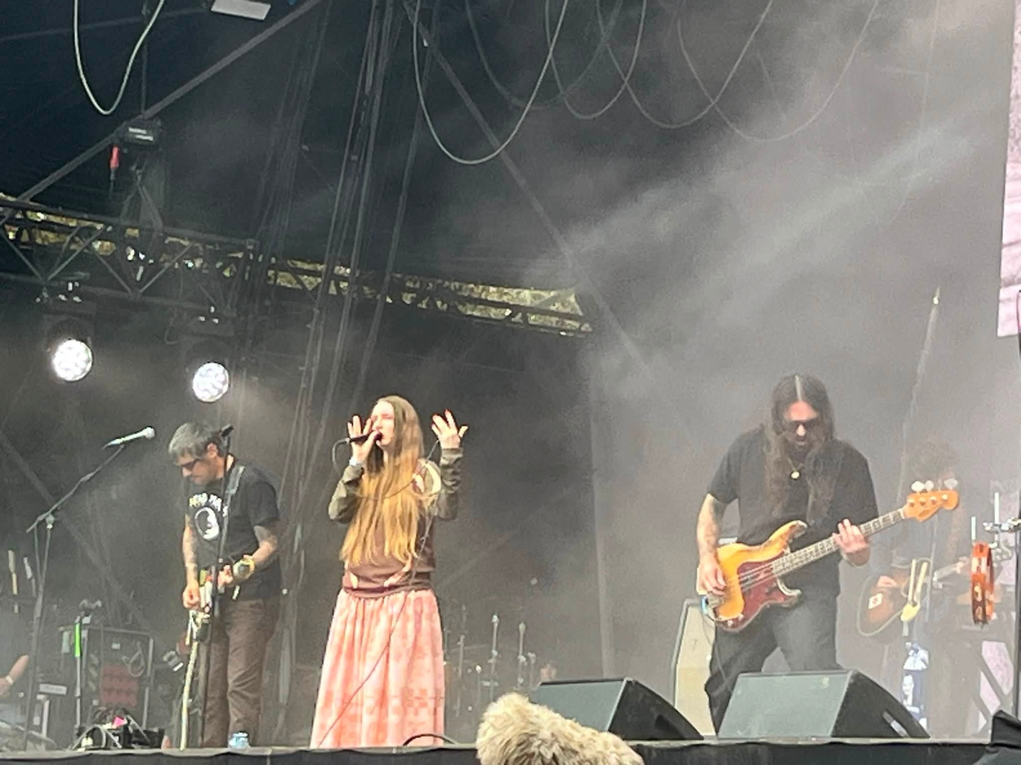 Florence Shaw avec Dry Cleaning à Rock en Seine 2026